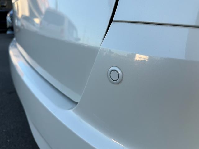 セレナ ハイウェイスター　４ＷＤ　両側電動スライドドア　フリップダウンモニター　純正ＨＤＤナビ　全周囲カメラ　ＨＩＤヘッドライト　クルーズコントロール　純正１５インチアルミ　純正革巻きステアリング　オートエアコン　オートライト（28枚目）