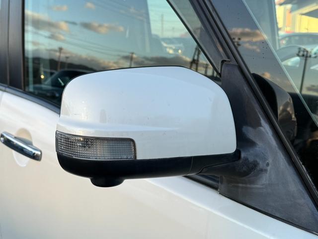 セレナ ハイウェイスター　４ＷＤ　両側電動スライドドア　フリップダウンモニター　純正ＨＤＤナビ　全周囲カメラ　ＨＩＤヘッドライト　クルーズコントロール　純正１５インチアルミ　純正革巻きステアリング　オートエアコン　オートライト（30枚目）