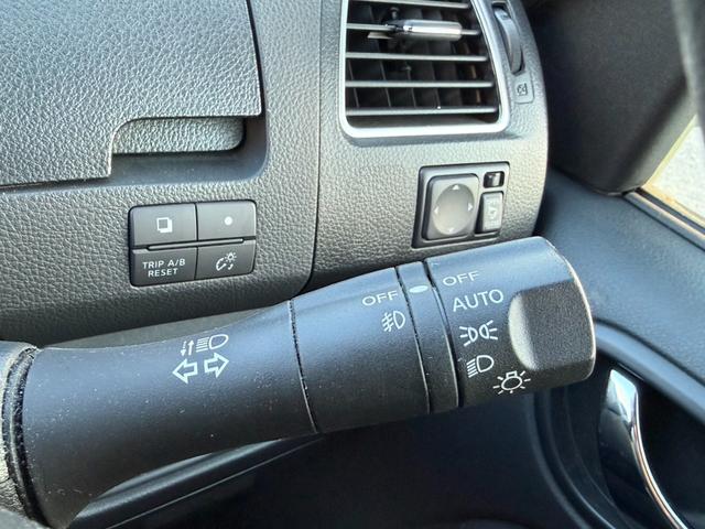 セレナ ハイウェイスター　４ＷＤ　両側電動スライドドア　フリップダウンモニター　純正ＨＤＤナビ　全周囲カメラ　ＨＩＤヘッドライト　クルーズコントロール　純正１５インチアルミ　純正革巻きステアリング　オートエアコン　オートライト（38枚目）