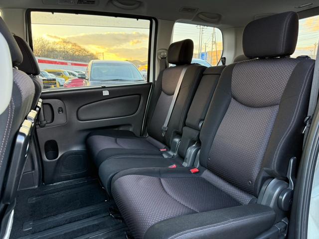 セレナ ハイウェイスター　４ＷＤ　両側電動スライドドア　フリップダウンモニター　純正ＨＤＤナビ　全周囲カメラ　ＨＩＤヘッドライト　クルーズコントロール　純正１５インチアルミ　純正革巻きステアリング　オートエアコン　オートライト（45枚目）