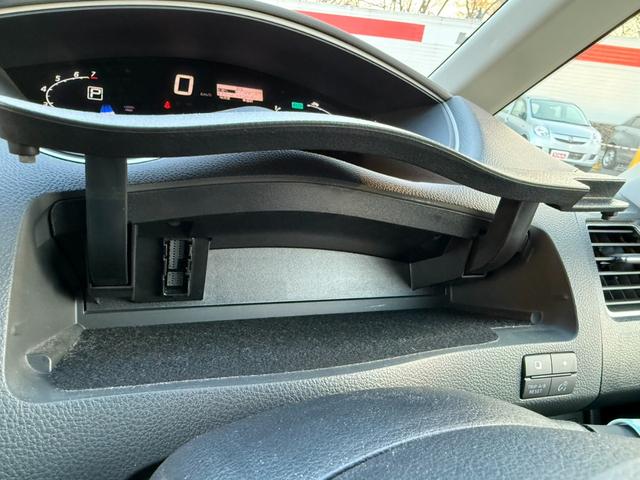 セレナ ハイウェイスター　４ＷＤ　両側電動スライドドア　フリップダウンモニター　純正ＨＤＤナビ　全周囲カメラ　ＨＩＤヘッドライト　クルーズコントロール　純正１５インチアルミ　純正革巻きステアリング　オートエアコン　オートライト（52枚目）