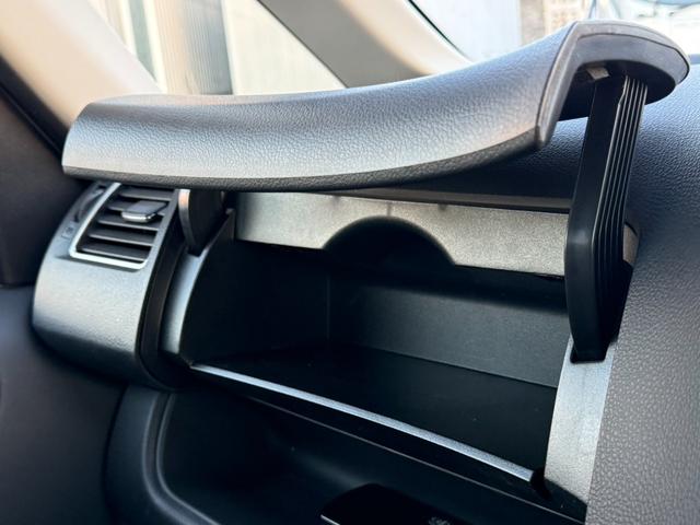 セレナ ハイウェイスター　４ＷＤ　両側電動スライドドア　フリップダウンモニター　純正ＨＤＤナビ　全周囲カメラ　ＨＩＤヘッドライト　クルーズコントロール　純正１５インチアルミ　純正革巻きステアリング　オートエアコン　オートライト（53枚目）