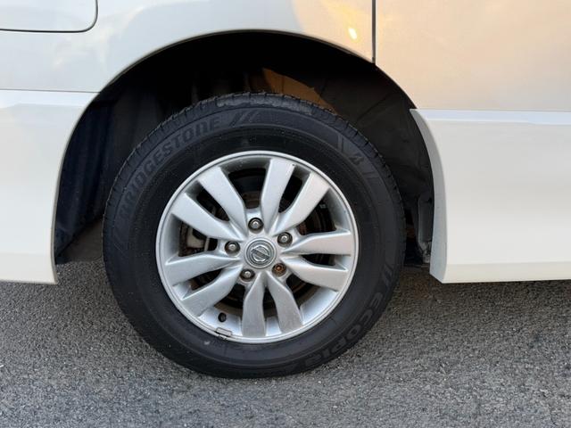 セレナ ハイウェイスター　４ＷＤ　両側電動スライドドア　フリップダウンモニター　純正ＨＤＤナビ　全周囲カメラ　ＨＩＤヘッドライト　クルーズコントロール　純正１５インチアルミ　純正革巻きステアリング　オートエアコン　オートライト（55枚目）