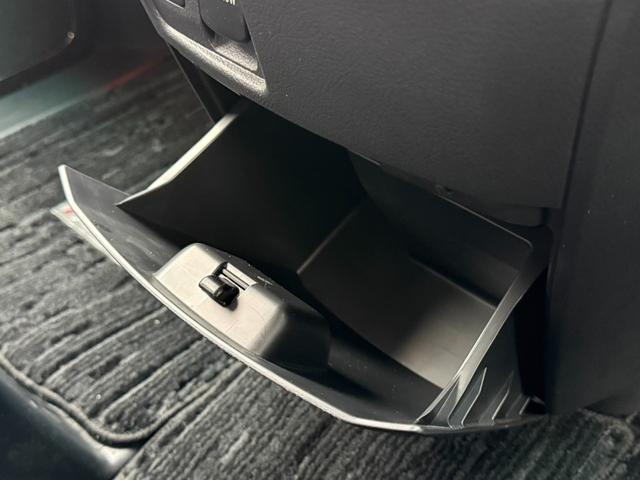 ヴェルファイア 2.4Z プラチナセレクションII 4WD 寒冷地仕様 両側電動スライドドア 純正HDDナビ バックカメラ パワーバックドア HIDヘッドライト クリアランスソナー 純正18インチアルミ ETC オートライト オートエアコン(51枚目)