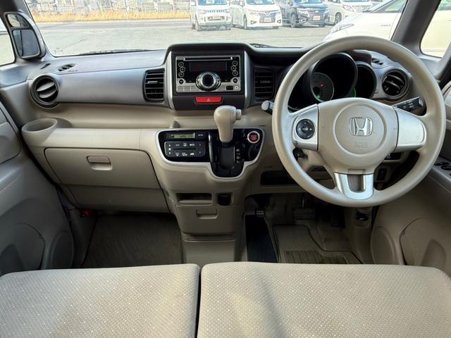 N-BOX G・Lパッケージ 4WD 片側パワースライドドア スマートキー Clarion製CDオーディオ オートエアコン ステアリングスイッチ オートエアコン キーレス バニティミラー 電動格納ミラー 社外エンジンスターター(2枚目)