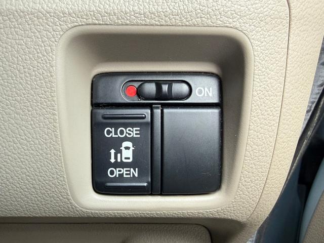 N-BOX G・Lパッケージ 4WD 片側パワースライドドア スマートキー Clarion製CDオーディオ オートエアコン ステアリングスイッチ オートエアコン キーレス バニティミラー 電動格納ミラー 社外エンジンスターター(3枚目)