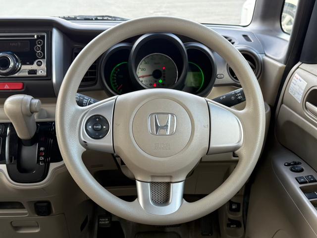 N-BOX G・Lパッケージ 4WD 片側パワースライドドア スマートキー Clarion製CDオーディオ オートエアコン ステアリングスイッチ オートエアコン キーレス バニティミラー 電動格納ミラー 社外エンジンスターター(12枚目)
