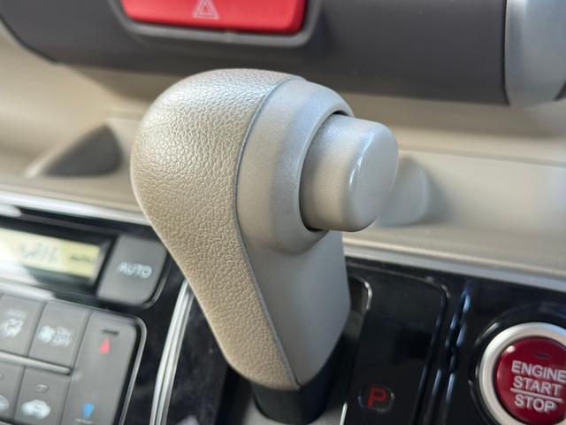 N-BOX G・Lパッケージ 4WD 片側パワースライドドア スマートキー Clarion製CDオーディオ オートエアコン ステアリングスイッチ オートエアコン キーレス バニティミラー 電動格納ミラー 社外エンジンスターター(24枚目)