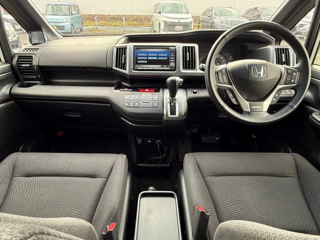 ステップワゴンスパーダ Ｚ　インターナビセレクション　フリップダウンモニター　両側電動スライドドア　寒冷地仕様　純正ＨＤＤナビ　バックカメラ　ＥＴＣ　クルーズコントロール　ＨＩＤヘッドライト　スマートキー　フルセグＴＶ　ＣＤ／ＤＶＤ　ステアリングスイッチ（2枚目）