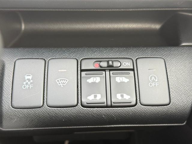 ステップワゴンスパーダ Ｚ　インターナビセレクション　フリップダウンモニター　両側電動スライドドア　寒冷地仕様　純正ＨＤＤナビ　バックカメラ　ＥＴＣ　クルーズコントロール　ＨＩＤヘッドライト　スマートキー　フルセグＴＶ　ＣＤ／ＤＶＤ　ステアリングスイッチ（4枚目）