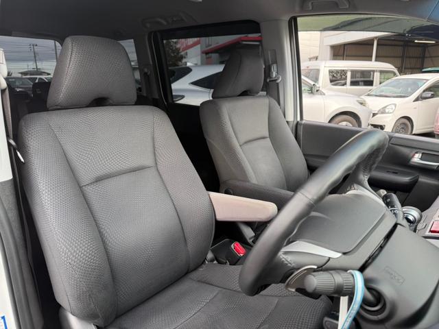 ステップワゴンスパーダ Ｚ　インターナビセレクション　フリップダウンモニター　両側電動スライドドア　寒冷地仕様　純正ＨＤＤナビ　バックカメラ　ＥＴＣ　クルーズコントロール　ＨＩＤヘッドライト　スマートキー　フルセグＴＶ　ＣＤ／ＤＶＤ　ステアリングスイッチ（9枚目）