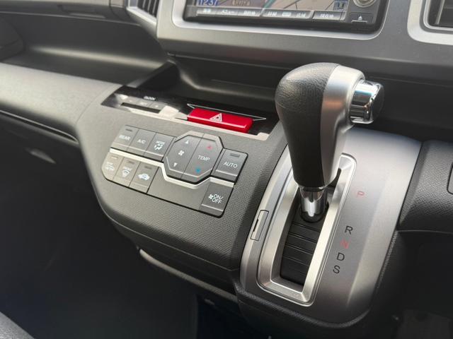 ステップワゴンスパーダ Ｚ　インターナビセレクション　フリップダウンモニター　両側電動スライドドア　寒冷地仕様　純正ＨＤＤナビ　バックカメラ　ＥＴＣ　クルーズコントロール　ＨＩＤヘッドライト　スマートキー　フルセグＴＶ　ＣＤ／ＤＶＤ　ステアリングスイッチ（24枚目）