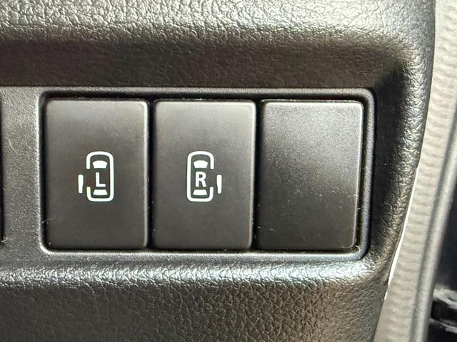 【両側パワースライドドア】スマートキーや運転席のスイッチで後席両側スライドドアの開閉が可能♪電動だから力を入れてドアを開ける必要が無く、小さなお子様でも簡単に開け閉めでき快適です♪