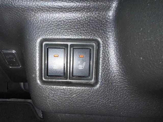 【シートヒーター】寒い日に重宝するシートヒーター！エアコンより早く温まってくれるので寒がりの人も安心ですね♪エアコンの温風は乾燥するから苦手、という方にもをおすすめです。