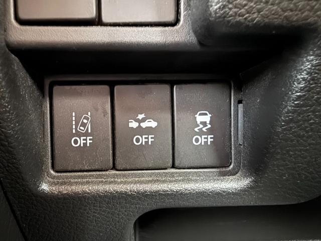 【車線逸脱抑制機能】高速道路走行時、車線からはみ出しそうな時にステアリングを制御し車線内を走行する様にアシスト。より安全な運転をサポートしてくれます！