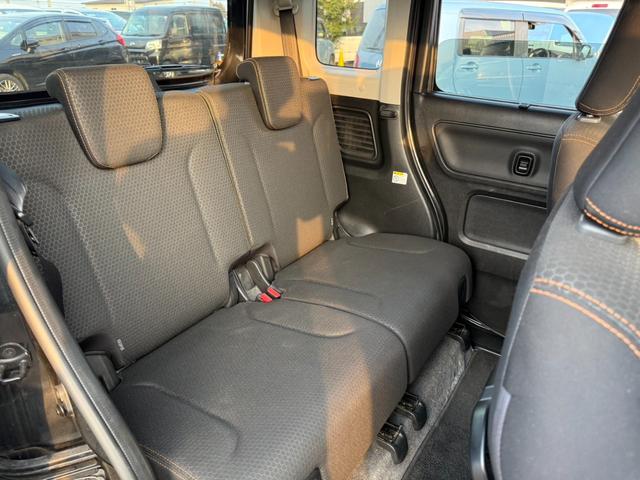 後部座席も気になるようなキズ・汚れやへたり等、大きなダメージはなく、良好な状態です。