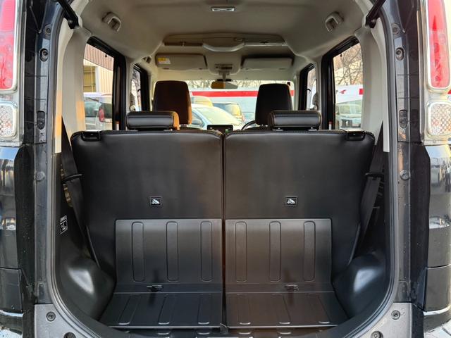 ラゲッジルームは、大容量のスペースを確保。普段のお買い物からレジャーまで、幅広く活躍してくれます！また、リアシートを倒すことでバリエーション豊かにお使いいただけます。