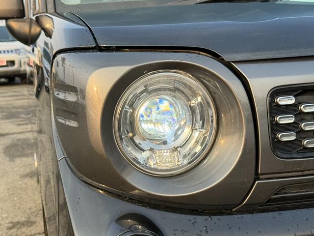 【ＬＥＤヘッドライト】悪天候や夜間走行時も良好な視界を確保し安心して運転できる高輝度ＬＥＤヘッドライトを装備！点灯速度が早く、消費電力も抑えられています。