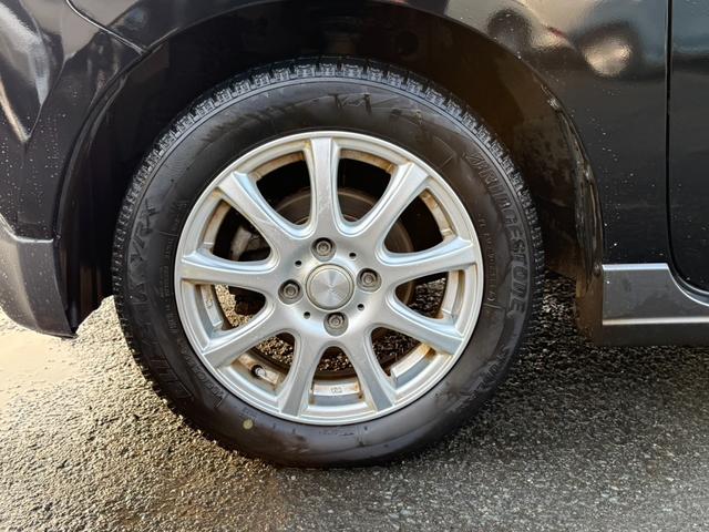 【１４インチアルミホイール】外観にマッチしたアルミホイールを装着しております。各種アルミホイールや、スタッドレスタイヤも取扱いしております。是非ご相談ください♪