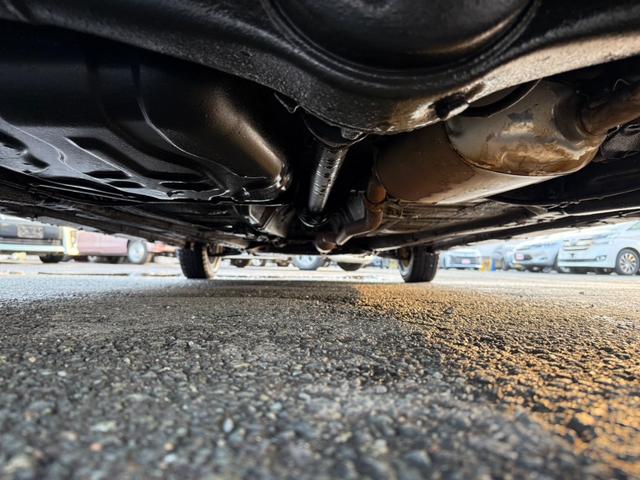 下回り防錆塗装もオプションでご用意しております☆通常のシャーシーブラックではなく、飛び石でも剥げにくい塗料で塗装します☆融雪剤や潮などでの錆を予防してくれます☆