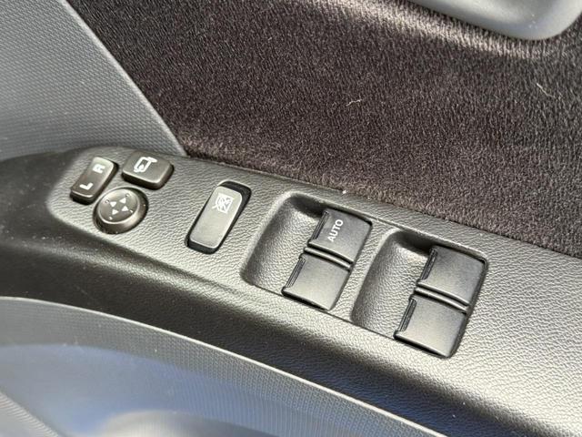 ソリオバンディット 4WD 純正エアロ 両側パワースライドドア KENWOOD製メモリーナビ HIDヘッドライト ETC スマートキー オートライト オートエアコン ステアリングスイッチ DVD再生 純正アルミホイール(40枚目)