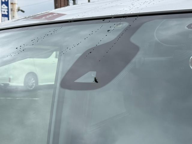 セレナ 　ＡＬＰＩＮＥ製１２．８インチ後席モニター　両側電動スライドドア　プロパイロット　ＡＬＰＩＮＥ製９インチメモリーナビ　全周囲モニター　エマージェンシーブレーキ　前後ドラレコ　ＥＴＣ　デジタルインナーミラ（7枚目）