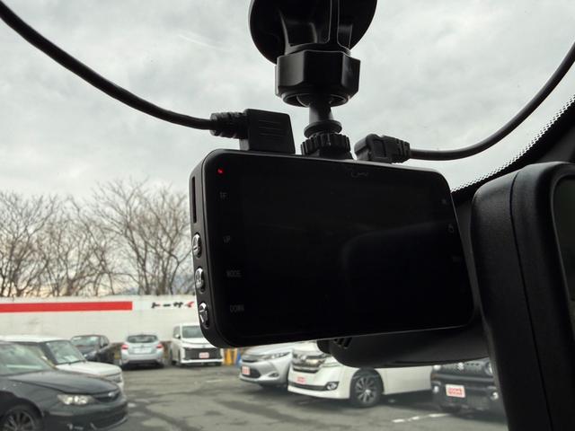 セレナ 　ＡＬＰＩＮＥ製１２．８インチ後席モニター　両側電動スライドドア　プロパイロット　ＡＬＰＩＮＥ製９インチメモリーナビ　全周囲モニター　エマージェンシーブレーキ　前後ドラレコ　ＥＴＣ　デジタルインナーミラ（8枚目）