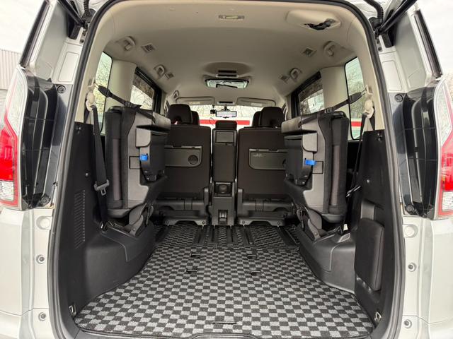 セレナ 　ＡＬＰＩＮＥ製１２．８インチ後席モニター　両側電動スライドドア　プロパイロット　ＡＬＰＩＮＥ製９インチメモリーナビ　全周囲モニター　エマージェンシーブレーキ　前後ドラレコ　ＥＴＣ　デジタルインナーミラ（12枚目）