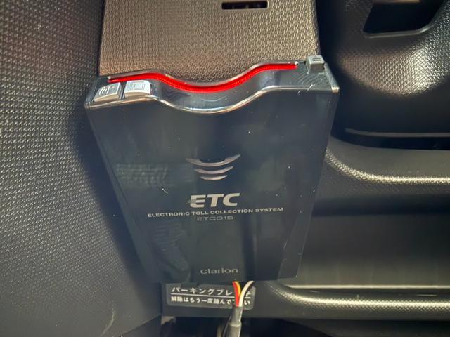 ステラ カスタムＲ　４ＷＤ　Ｃｌａｒｉｏｎ製メモリーナビ　バックカメラ　スマートアシスト　ＥＴＣ　ＨＩＤヘッド　スマートキー　クリアランスソナー　横滑り防止装置　Ｂｌｕｅｔｏｏｔｈ　ＣＤ／ＤＶＤ　アイドリングストップ（7枚目）