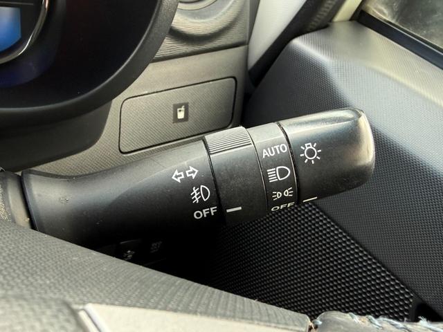 ステラ カスタムＲ　４ＷＤ　Ｃｌａｒｉｏｎ製メモリーナビ　バックカメラ　スマートアシスト　ＥＴＣ　ＨＩＤヘッド　スマートキー　クリアランスソナー　横滑り防止装置　Ｂｌｕｅｔｏｏｔｈ　ＣＤ／ＤＶＤ　アイドリングストップ（8枚目）