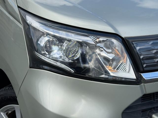 ステラ カスタムＲ　４ＷＤ　Ｃｌａｒｉｏｎ製メモリーナビ　バックカメラ　スマートアシスト　ＥＴＣ　ＨＩＤヘッド　スマートキー　クリアランスソナー　横滑り防止装置　Ｂｌｕｅｔｏｏｔｈ　ＣＤ／ＤＶＤ　アイドリングストップ（14枚目）