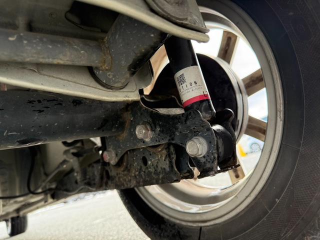 ステラ カスタムＲ　４ＷＤ　Ｃｌａｒｉｏｎ製メモリーナビ　バックカメラ　スマートアシスト　ＥＴＣ　ＨＩＤヘッド　スマートキー　クリアランスソナー　横滑り防止装置　Ｂｌｕｅｔｏｏｔｈ　ＣＤ／ＤＶＤ　アイドリングストップ（22枚目）