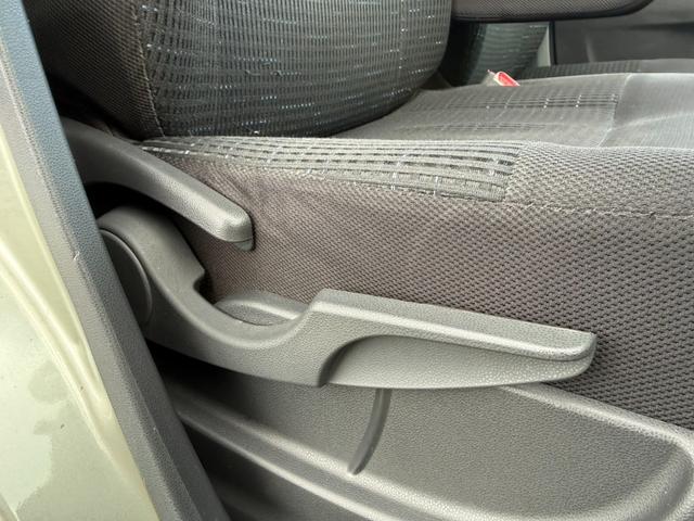 ステラ カスタムＲ　４ＷＤ　Ｃｌａｒｉｏｎ製メモリーナビ　バックカメラ　スマートアシスト　ＥＴＣ　ＨＩＤヘッド　スマートキー　クリアランスソナー　横滑り防止装置　Ｂｌｕｅｔｏｏｔｈ　ＣＤ／ＤＶＤ　アイドリングストップ（33枚目）