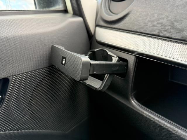 ステラ カスタムＲ　４ＷＤ　Ｃｌａｒｉｏｎ製メモリーナビ　バックカメラ　スマートアシスト　ＥＴＣ　ＨＩＤヘッド　スマートキー　クリアランスソナー　横滑り防止装置　Ｂｌｕｅｔｏｏｔｈ　ＣＤ／ＤＶＤ　アイドリングストップ（40枚目）