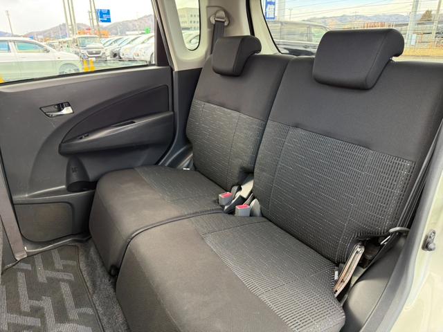 ステラ カスタムＲ　４ＷＤ　Ｃｌａｒｉｏｎ製メモリーナビ　バックカメラ　スマートアシスト　ＥＴＣ　ＨＩＤヘッド　スマートキー　クリアランスソナー　横滑り防止装置　Ｂｌｕｅｔｏｏｔｈ　ＣＤ／ＤＶＤ　アイドリングストップ（43枚目）