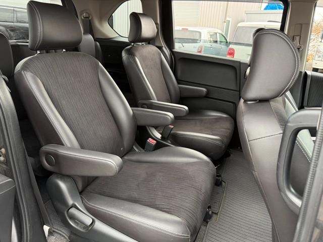 フリード Ｇ　ジャストセレクション＋　４ＷＤ　両側電動スライドドア　純正メモリーナビ　バックカメラ　合皮レザーシート　ＨＩＤヘッド　オートライト　１５インチアルミ　オートエアコン　ステアリングスイッチ　ＥＴＣ　コンフォートビューパッケージ（11枚目）