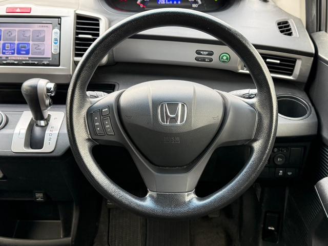 フリード Ｇ　ジャストセレクション＋　４ＷＤ　両側電動スライドドア　純正メモリーナビ　バックカメラ　合皮レザーシート　ＨＩＤヘッド　オートライト　１５インチアルミ　オートエアコン　ステアリングスイッチ　ＥＴＣ　コンフォートビューパッケージ（14枚目）