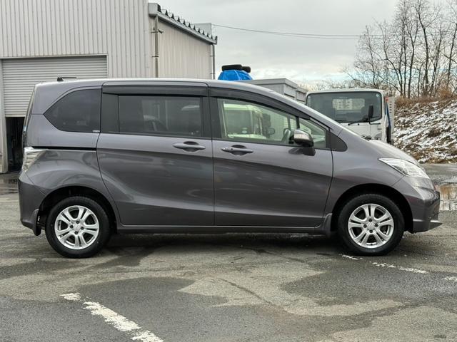 フリード Ｇ　ジャストセレクション＋　４ＷＤ　両側電動スライドドア　純正メモリーナビ　バックカメラ　合皮レザーシート　ＨＩＤヘッド　オートライト　１５インチアルミ　オートエアコン　ステアリングスイッチ　ＥＴＣ　コンフォートビューパッケージ（25枚目）