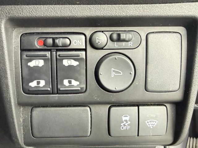 フリード Ｇ　ジャストセレクション＋　４ＷＤ　両側電動スライドドア　純正メモリーナビ　バックカメラ　合皮レザーシート　ＨＩＤヘッド　オートライト　１５インチアルミ　オートエアコン　ステアリングスイッチ　ＥＴＣ　コンフォートビューパッケージ（35枚目）