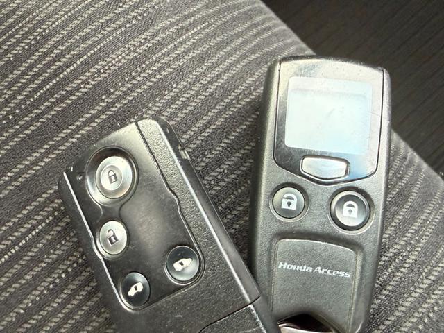 フリード Ｇ　ジャストセレクション＋　４ＷＤ　両側電動スライドドア　純正メモリーナビ　バックカメラ　合皮レザーシート　ＨＩＤヘッド　オートライト　１５インチアルミ　オートエアコン　ステアリングスイッチ　ＥＴＣ　コンフォートビューパッケージ（40枚目）