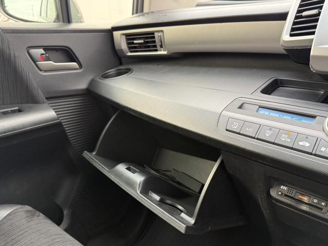 フリード Ｇ　ジャストセレクション＋　４ＷＤ　両側電動スライドドア　純正メモリーナビ　バックカメラ　合皮レザーシート　ＨＩＤヘッド　オートライト　１５インチアルミ　オートエアコン　ステアリングスイッチ　ＥＴＣ　コンフォートビューパッケージ（51枚目）