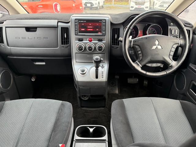 デリカD:5 G ナビパッケージ 4WD 電動スライドドア 純正HDDナビ フロントカメラ サイドカメラ バックカメラ クルーズコントロール シートヒーター パワーシート HIDヘッドライト 18インチアルミ 純正革巻きステアリング(3枚目)