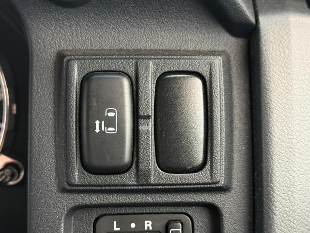 デリカD:5 G ナビパッケージ 4WD 電動スライドドア 純正HDDナビ フロントカメラ サイドカメラ バックカメラ クルーズコントロール シートヒーター パワーシート HIDヘッドライト 18インチアルミ 純正革巻きステアリング(4枚目)