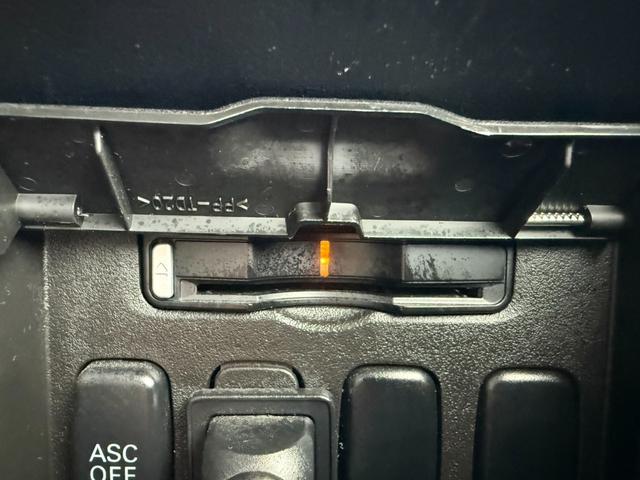 デリカD:5 G ナビパッケージ 4WD 電動スライドドア 純正HDDナビ フロントカメラ サイドカメラ バックカメラ クルーズコントロール シートヒーター パワーシート HIDヘッドライト 18インチアルミ 純正革巻きステアリング(9枚目)