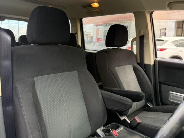 デリカD:5 G ナビパッケージ 4WD 電動スライドドア 純正HDDナビ フロントカメラ サイドカメラ バックカメラ クルーズコントロール シートヒーター パワーシート HIDヘッドライト 18インチアルミ 純正革巻きステアリング(10枚目)