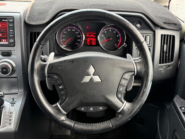 デリカD:5 G ナビパッケージ 4WD 電動スライドドア 純正HDDナビ フロントカメラ サイドカメラ バックカメラ クルーズコントロール シートヒーター パワーシート HIDヘッドライト 18インチアルミ 純正革巻きステアリング(14枚目)
