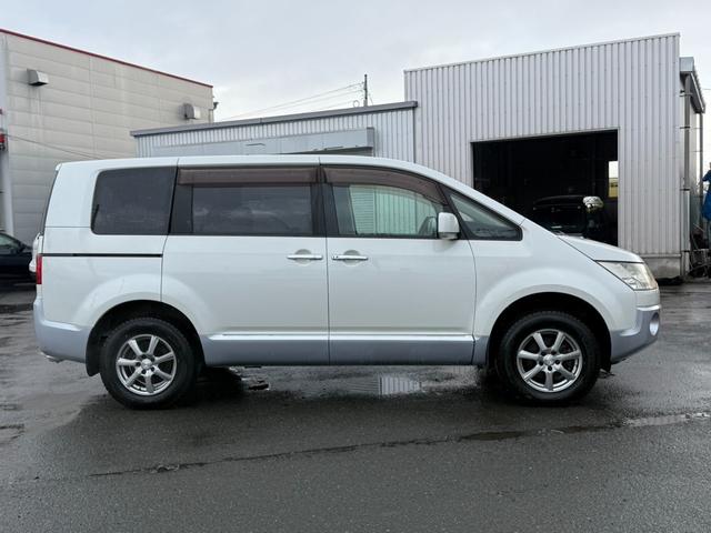 デリカD:5 G ナビパッケージ 4WD 電動スライドドア 純正HDDナビ フロントカメラ サイドカメラ バックカメラ クルーズコントロール シートヒーター パワーシート HIDヘッドライト 18インチアルミ 純正革巻きステアリング(25枚目)