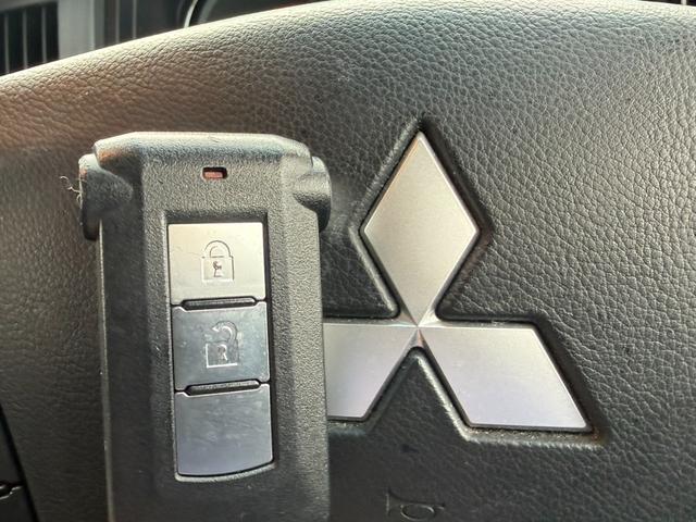 デリカD:5 G ナビパッケージ 4WD 電動スライドドア 純正HDDナビ フロントカメラ サイドカメラ バックカメラ クルーズコントロール シートヒーター パワーシート HIDヘッドライト 18インチアルミ 純正革巻きステアリング(42枚目)