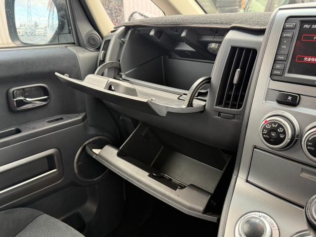 デリカD:5 G ナビパッケージ 4WD 電動スライドドア 純正HDDナビ フロントカメラ サイドカメラ バックカメラ クルーズコントロール シートヒーター パワーシート HIDヘッドライト 18インチアルミ 純正革巻きステアリング(54枚目)