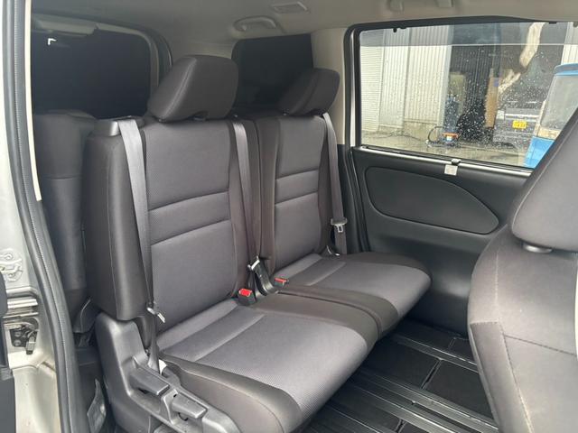 セレナ XV 4WD ハイブリッド 両側電動スライドドア 純正ディスプレイオーディオ 全周囲カメラ プロパイロット インテリジェントルームミラー LEDヘッド シートヒーター ステアリングスイッチ オートライト(11枚目)